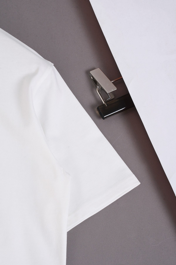 ブランドTシャツ側面デザイン